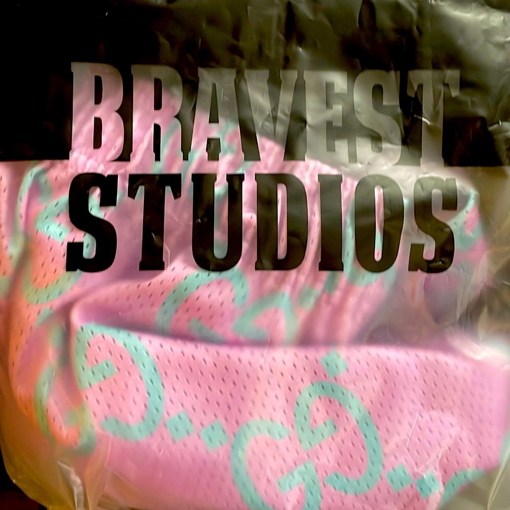 Bravest Studios shorts w/bag